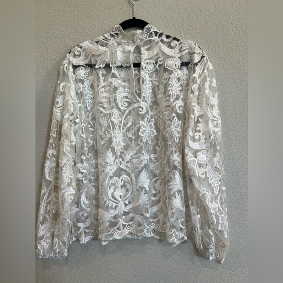 Beautiful detailed lace Retta x Eloquii mock neck white top size medium - Picture 3 of 6